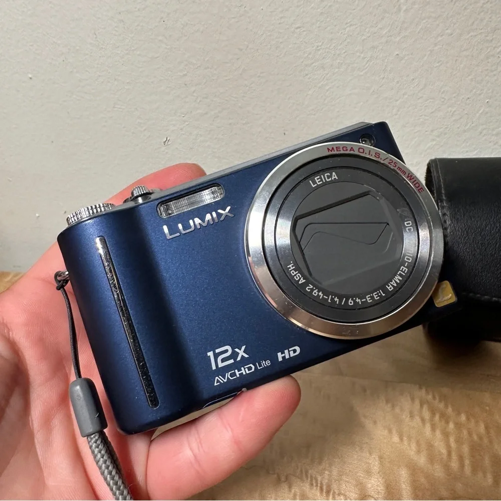 Panasonic Lumix DMC-ZS3 Digital Camera with Charger and Cases FOR PARTS